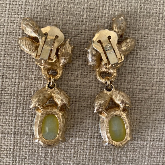 Vintage Earrings & Brooch , a Set - Picture 4 of 11